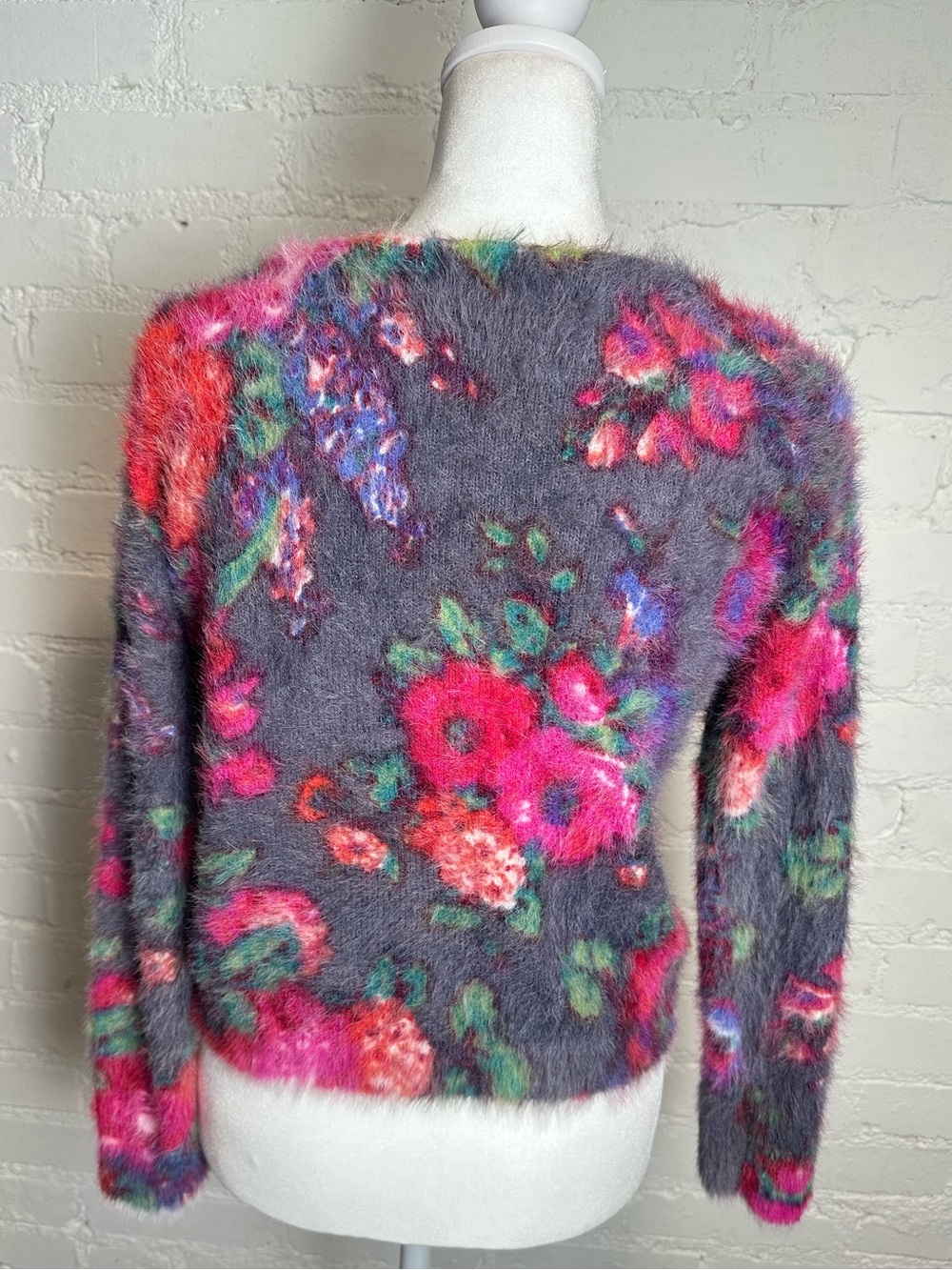 Fuzzy Ariel Eyelash Meadow Rue Anthro Sweater Grey Floral XSp - Picture 6 of 6